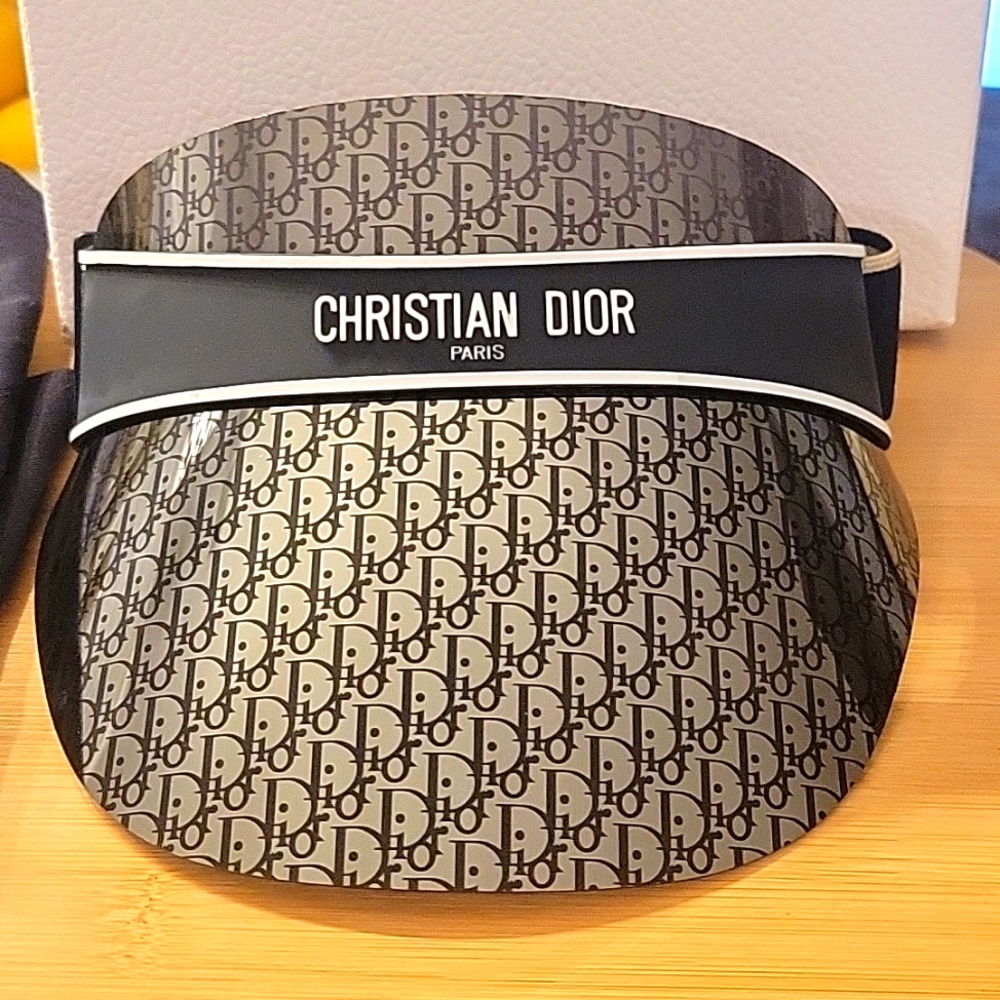 Dior Club V1U Logo Mirrored